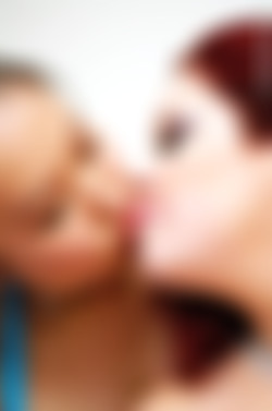TigerrJuggs.com/Galleries/Kissing Girls/pic091121_022.jpg