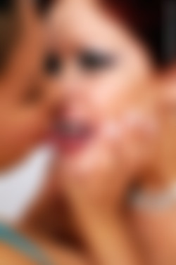 TigerrJuggs.com/Galleries/Kissing Girls/pic091121_032.jpg