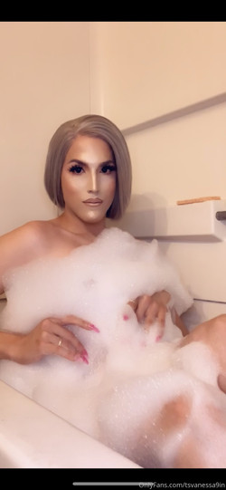 tsvanessa9in/pics/20200713-530770772-Want_to_see_me_taking_a_bubble_bath_.jpg
