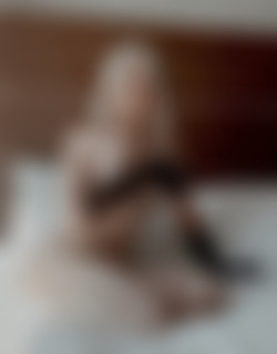 tsvanessa9in/pics/20210305-2047175225-Would_you_lay_in_bed_with_me_I_might_have_something_that_interests_you.jpg