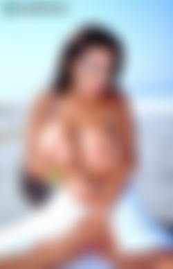 Scoreland.com SiteRip - Part #1/00207-October 2003 Score-Ariana/1600/Ariana06.jpg