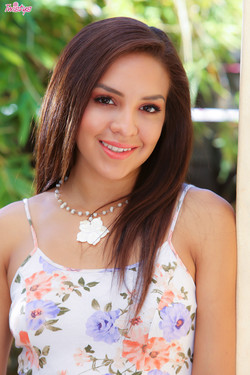 [Twistys]-2015/Twistys 2015-10/[twistys.com] - 2015.10.06 - Dani Maze in I Dream of Flowers (x100)/danimazens070715-set01_010.jpg