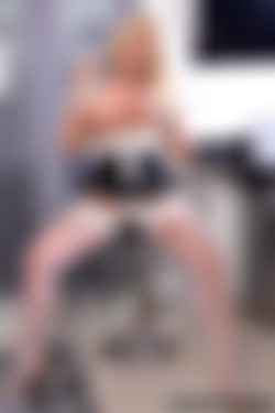 LucyZara2017/2017.02.02 White Stockings/lz_kitchen_white_stockings_17.jpg