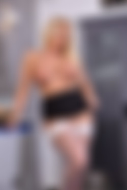 LucyZara2017/2017.02.02 White Stockings/lz_kitchen_white_stockings_39.jpg